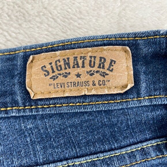 Signature By Levis Womens Jeans Size 8 Mid-Rise Cropped Denim - Picture 6 of 8